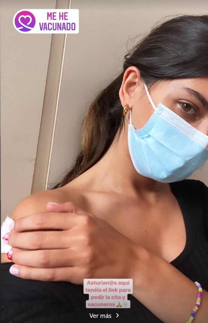 Lucía Rivera se vacuna en Asturias