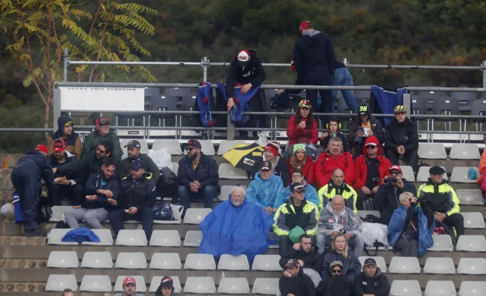 Más de 170.000 valientes desafían a la lluvia en Cheste