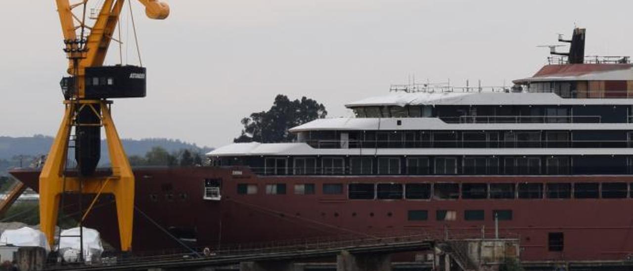 El crucero “Evrima”, en un muelle de Astander. |   // ELIANE GIROLA