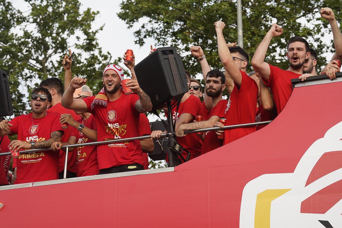 Girona celebra en la calle el doble ascenso