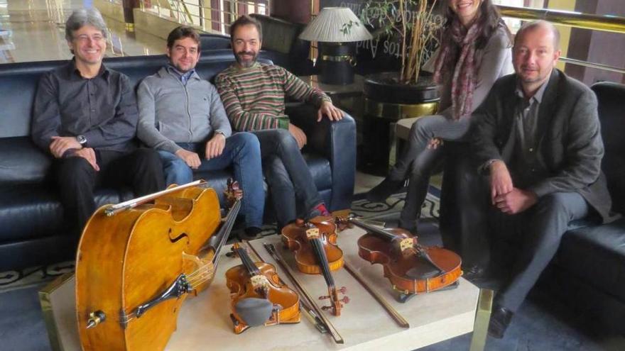 Los componentes del quinteto de la OSPA que ofrecerán un concierto el sábado en el Niemeyer.