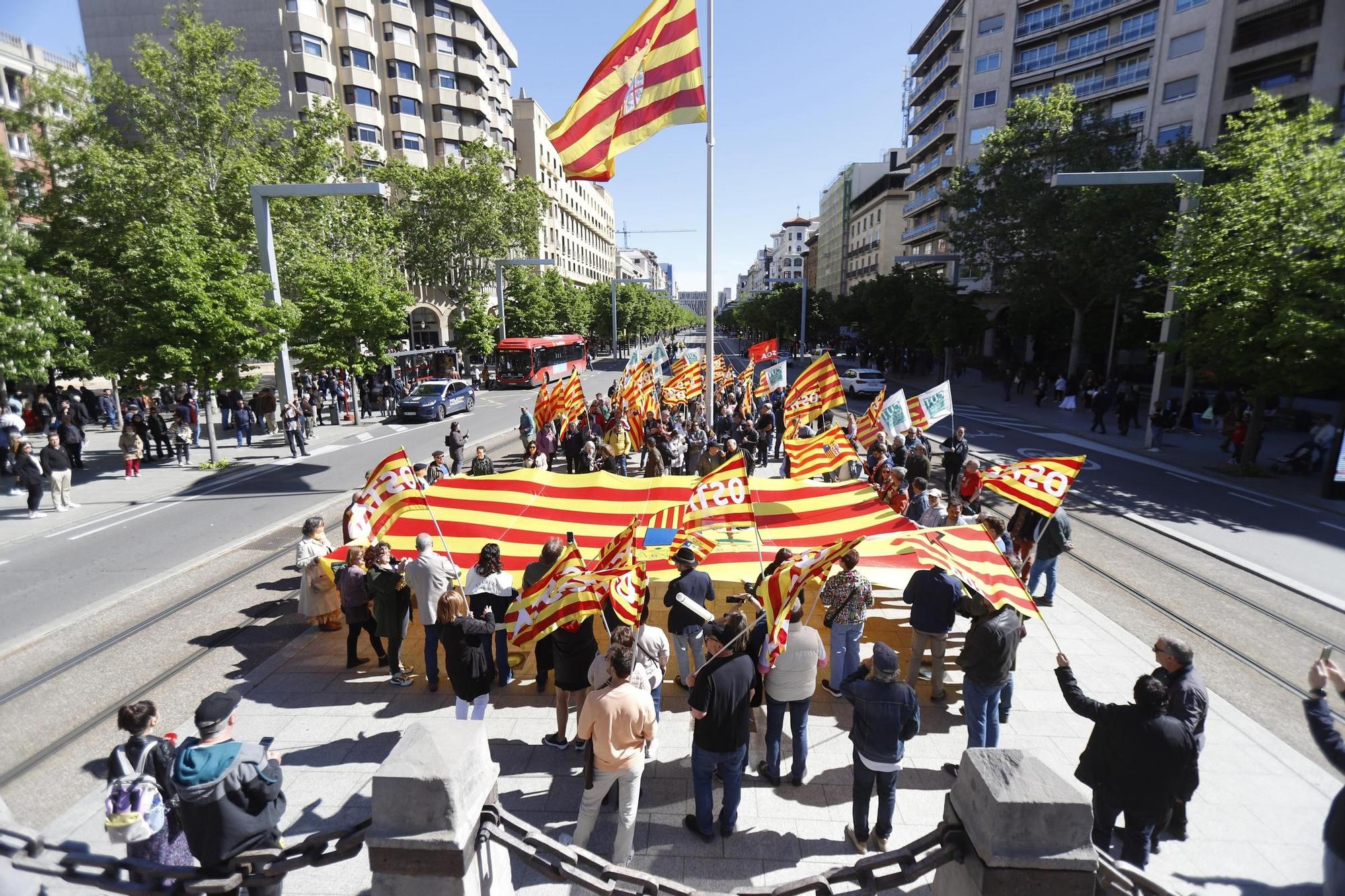 En imágenes | Multitudinario Día del Libro en el centro de Zaragoza