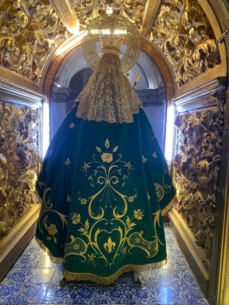 La patrona de Cáceres se viste de verde en apoyo del Cacereño