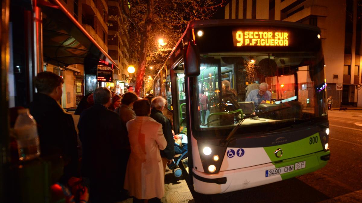 Aucorsa ofrecer un servicio nocturno de autobuses en Semana Santa en Córdoba.
