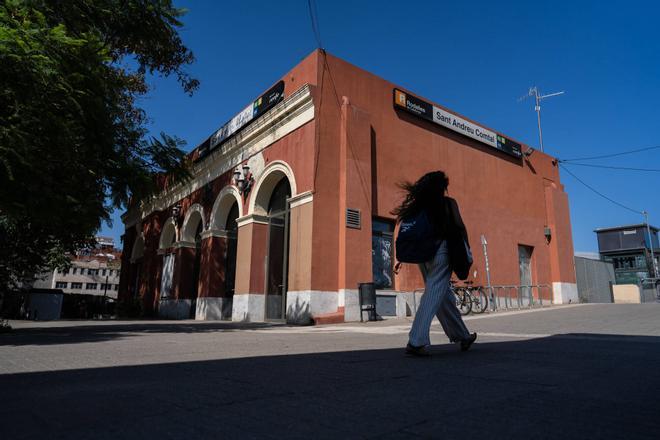 Barcelona contrata obras básicas en la antigua estación Sant Andreu Comtal para frenar su degradación
