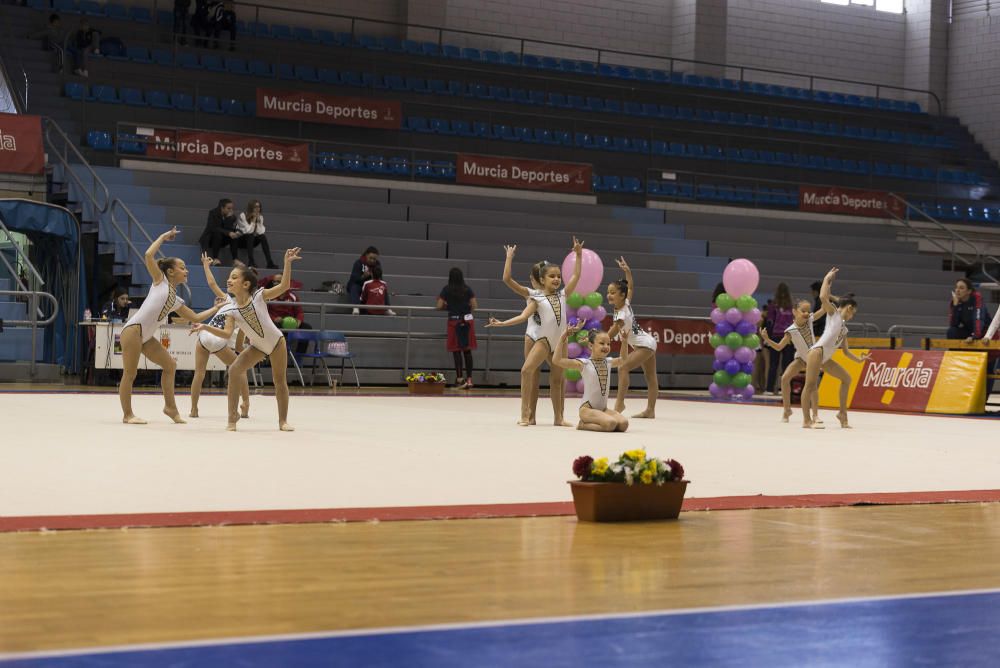 Campeonato regional de Gimnasia Estética en el polideportivo Príncipe de Asturias