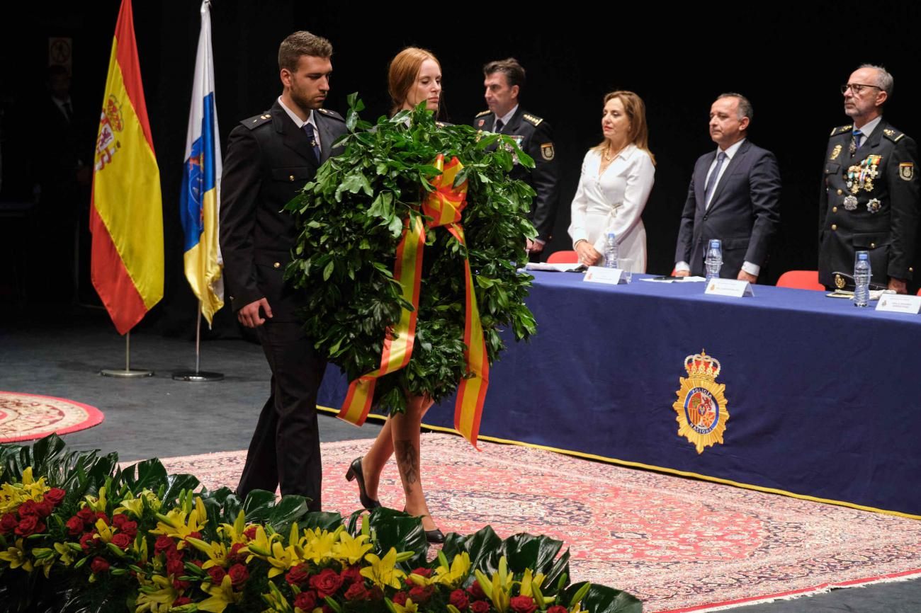 Acto Institucional de la Policía Nacional en el Teatro Guimerá