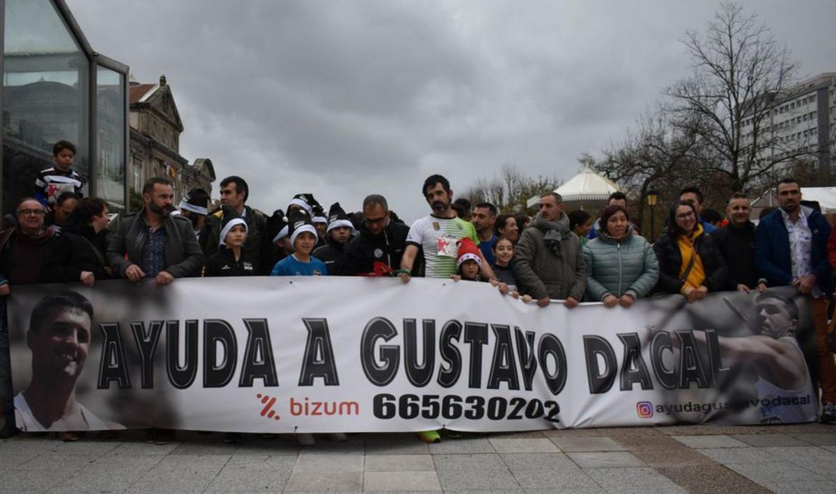 Pancarta en apoyo al atleta Gustavo Dacal.