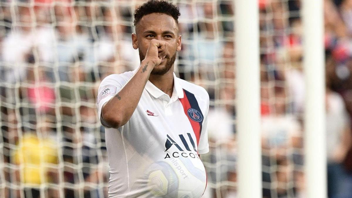 Neymar celebra el gol de la victoria ante el Estrasburgo.