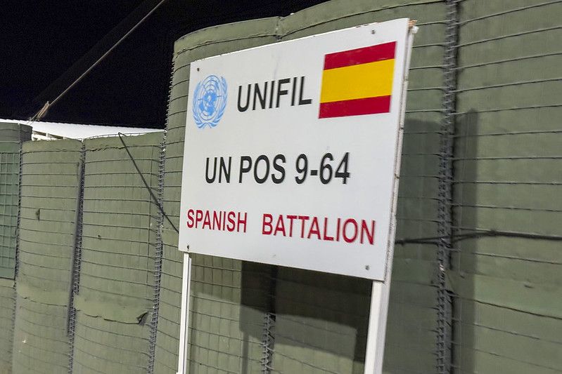 La ministra Robles visita a los soldados de la Brigada X en Líbano