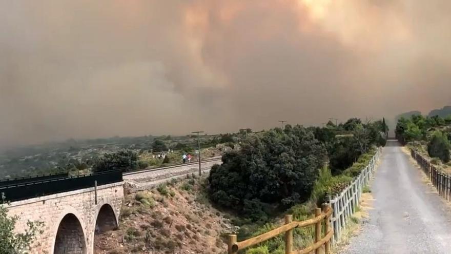 Vuit passatgers ferits al saltar d’un tren per escapar-se de les flames de l’incendi de Castelló