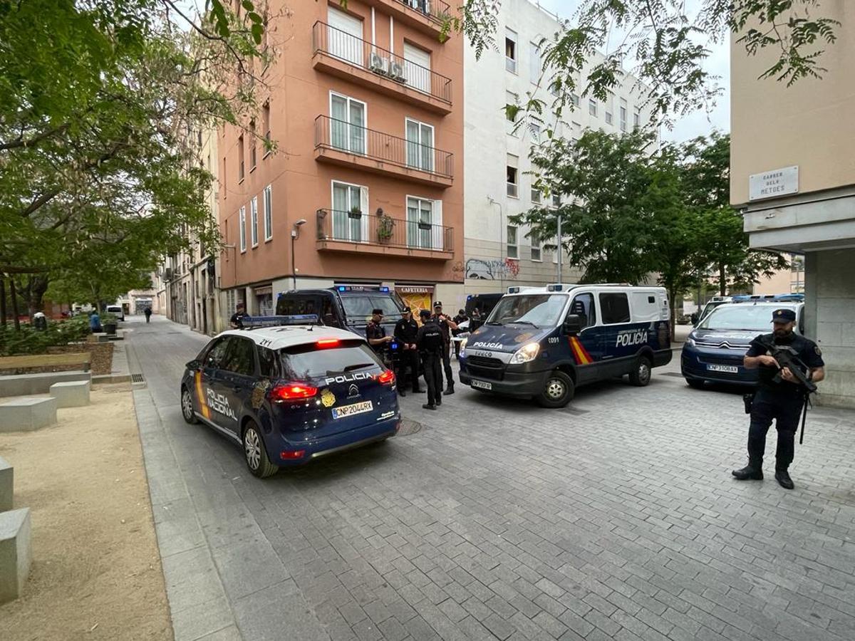 Operativo policial de los Mossos contra multirreincidentes en Pou de la Figuera, Barcelona