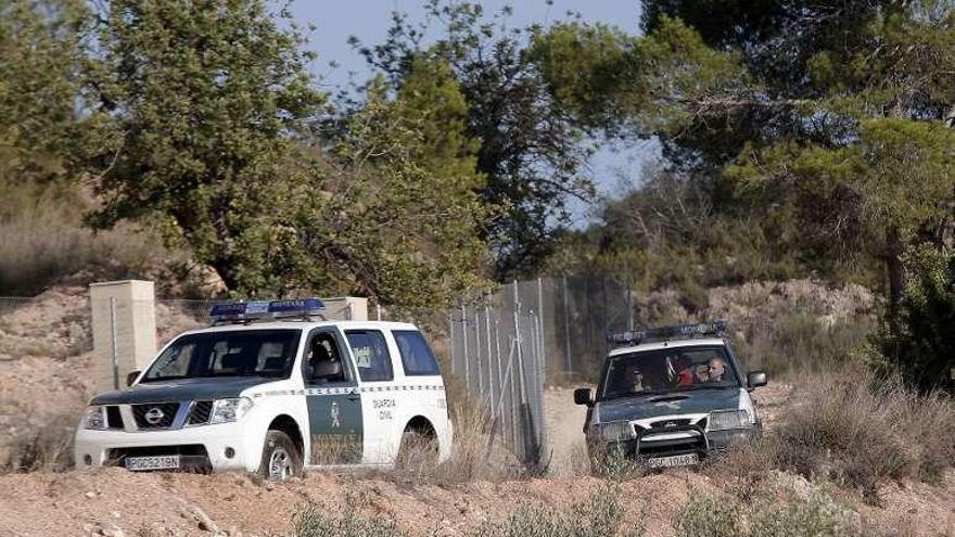 La Guardia Civil, en el lugar donde se localizó el cadáver.