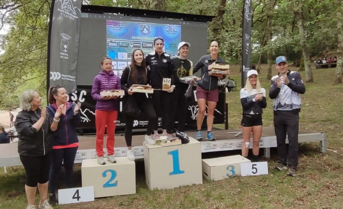 Podio femenino del Trail Longo de Vilatuxe.