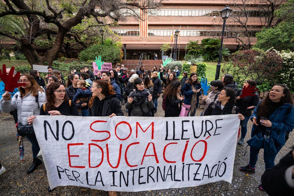 Manifestación de los trabajadores del servicio de interpretación en el ámbito educativo