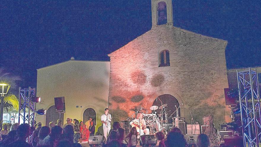 Uno de los conciertos de verano frente a la iglesia de Sant Ferran