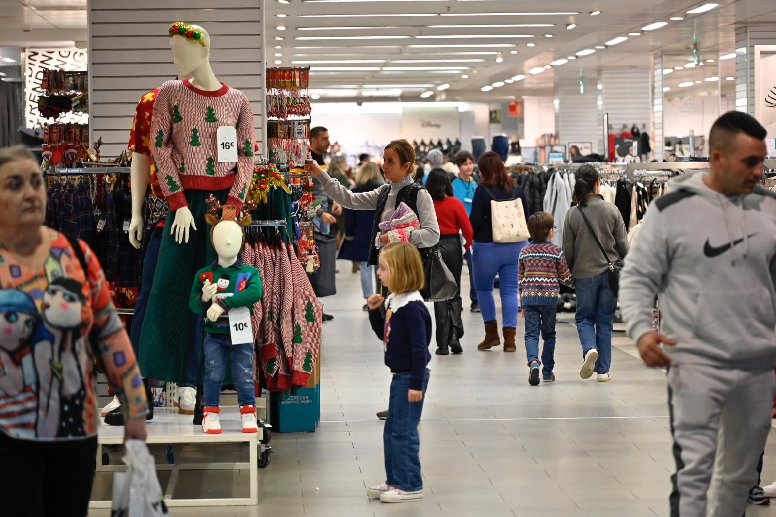 Castellón disfruta de un festivo de compras navideñas