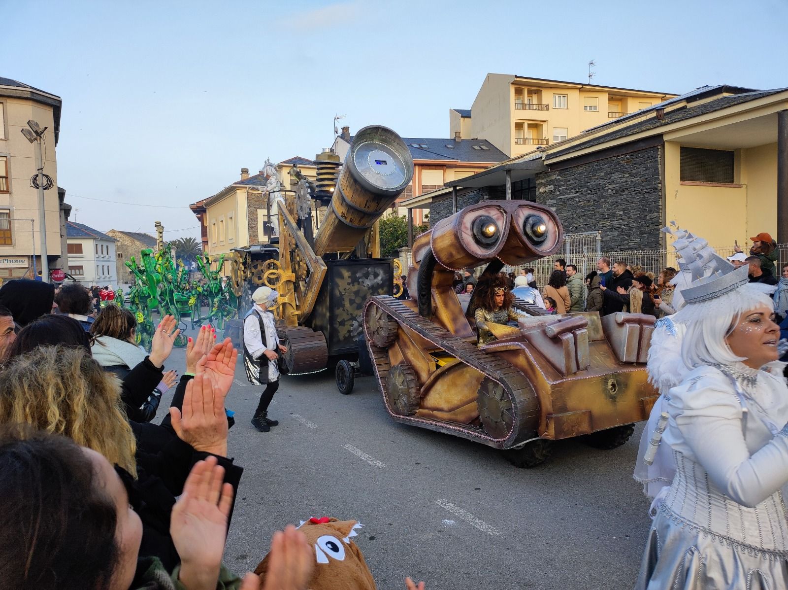 El descubrimiento de Gaitaxia en el desfile de Tapia de Casariego.