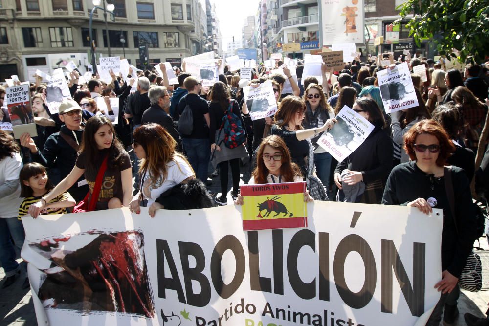 Manifestación y performance antitaurina en Valencia