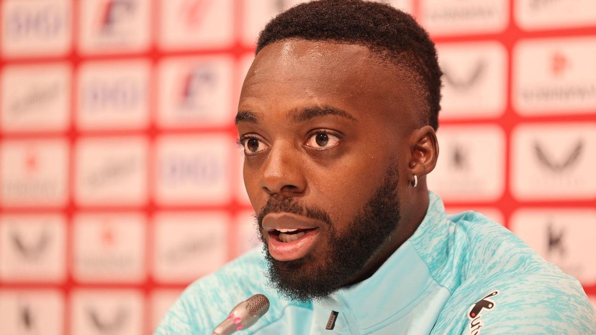 El jugador del Athletic Club Iñaki Williams comparece ante los medios de comunicación antes del entrenamiento del equipo. EFE/Luis Tejido. (ATHLETIC)