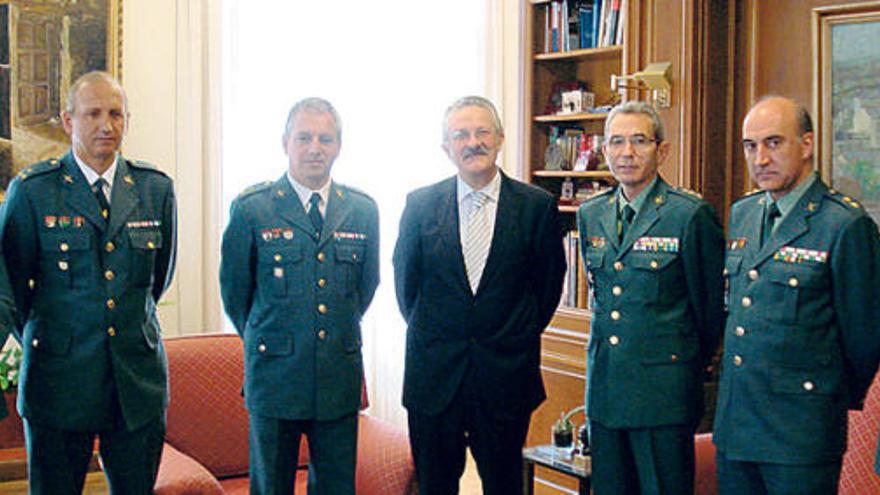 Manuel Pérez, Antonio Ortiz y Víctor Leiva, junto a Trevín, el coronel Feliz y los tenientes coroneles Viqueira y Raposo.