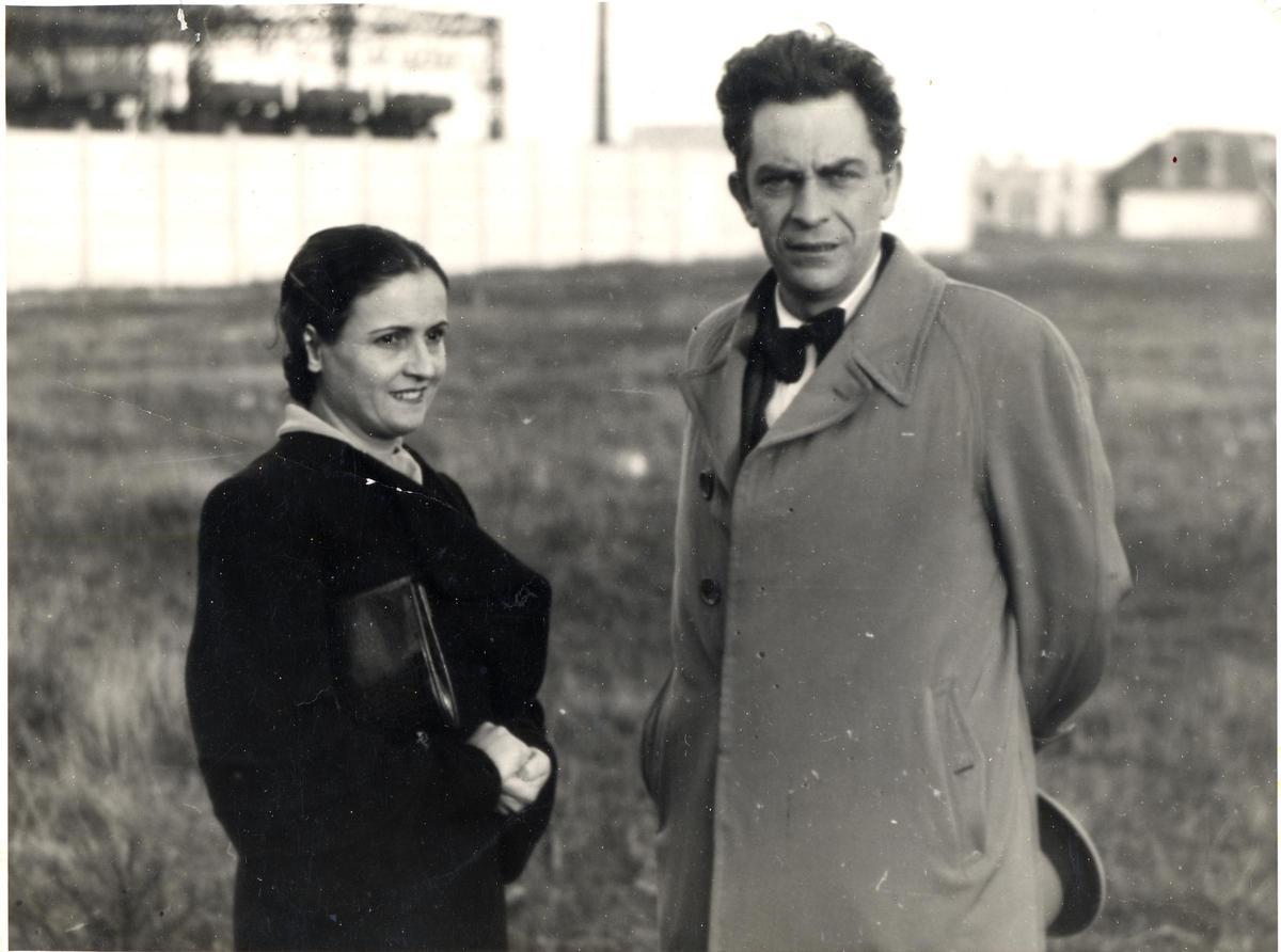 Manuel Chaves Nogales junto a su esposa, Ana Pérez Ruiz
