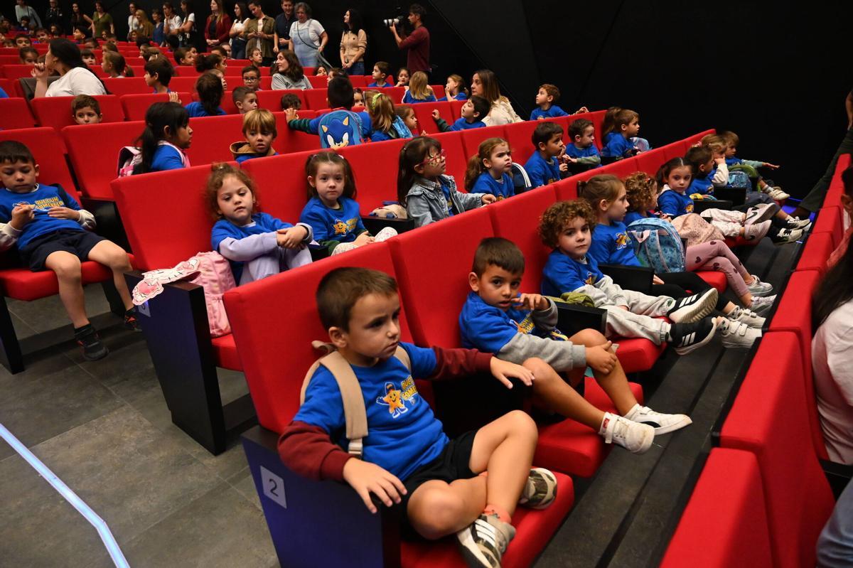 El comercio local de Marín conquista a 500 escolares con juegos, música ...