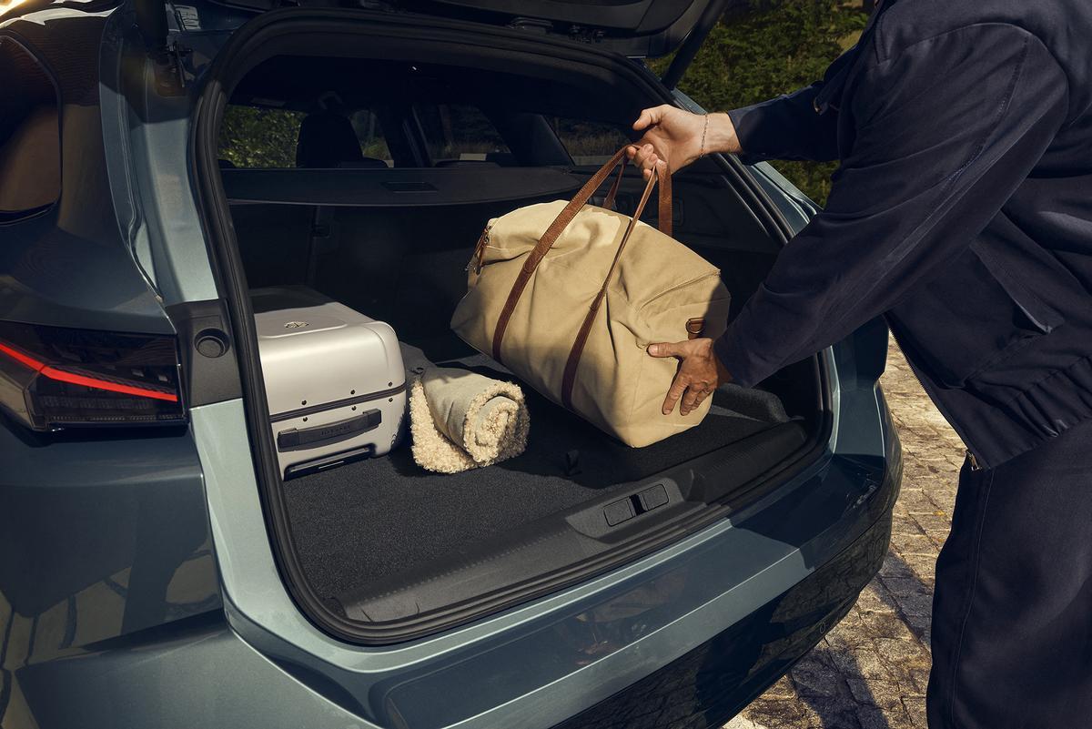 Otra opción que potencia la practicidad del Peugeot 308 SW es la posibilidad de contar el suelo del maletero regulable