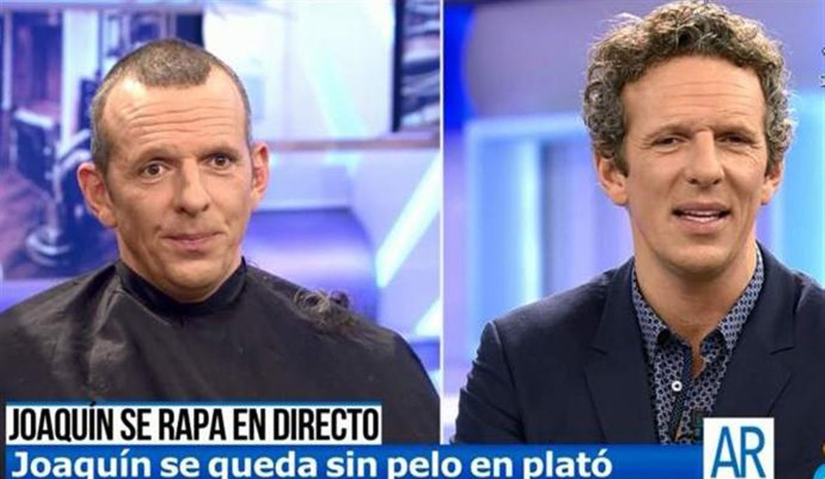 Joaquín Prat se rapa el pelo en directo