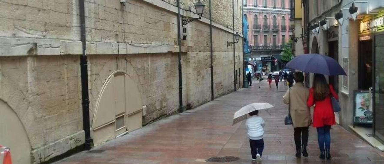 La fachada lateral de San Isidoro, en la calle Jesús, ayer por la tarde.