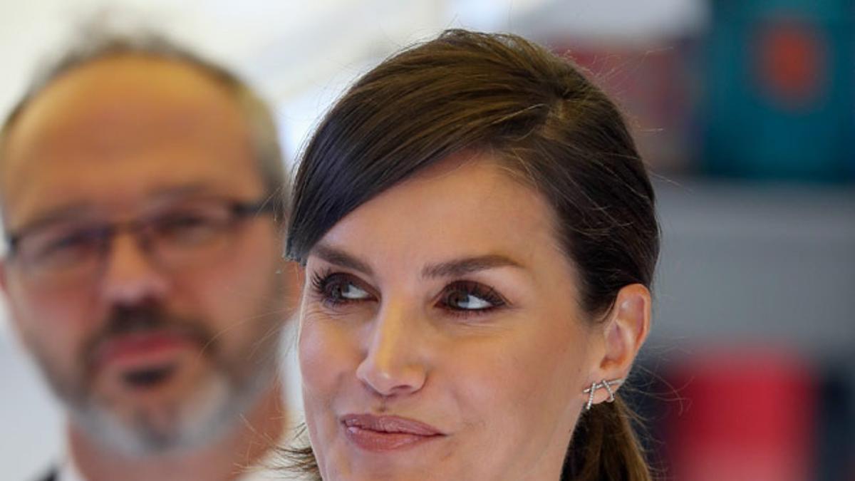 Letizia Ortiz sorprende con look 'denim'