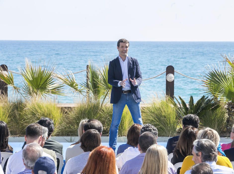 Casado propone en Alicante que todas las oposiciones se desarrollen en castellano.