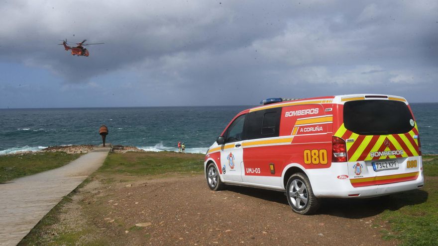 Activada la búsqueda de un desaparecido al caer al mar en Punta Herminia tras ser arrollado por una ola