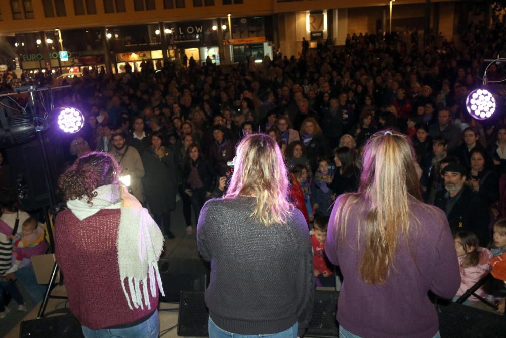 Multitudinària manifestació feminista a Girona