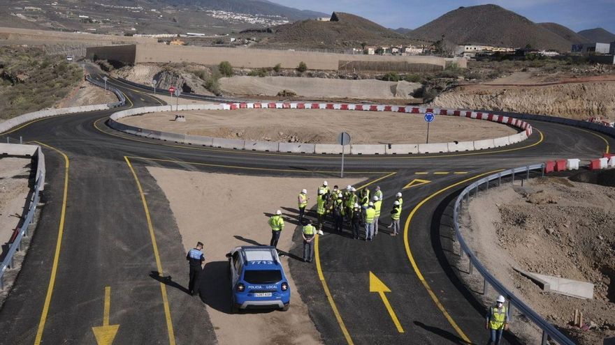 CEST Demands Urgent Action to Expand TF-1 Highway Amidst Economic Crisis in Tenerife