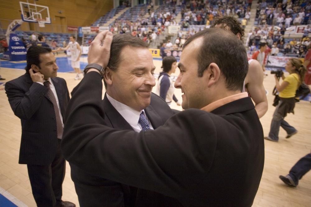 Fotos de la celebració de l'ascens a Huelva i del partit anterior al Nou Congost