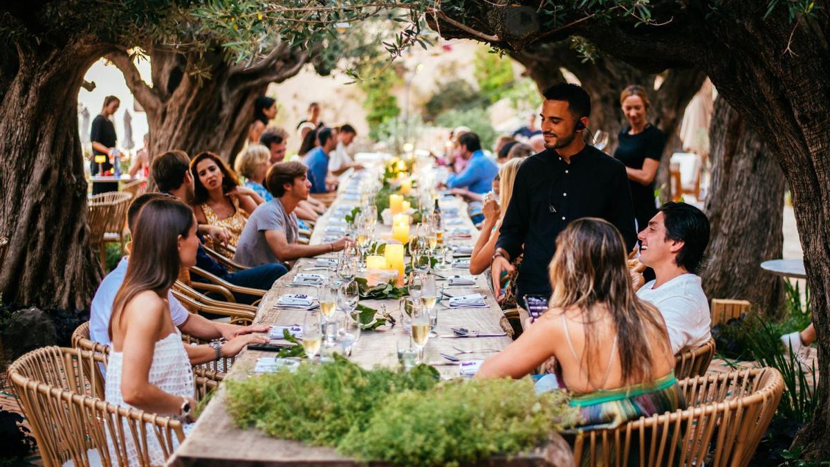 HaSalon Ibiza, abierto para cenar, es el primer restaurante en Europa del reconocido chef israelí Eyal Shani. | SIX SENSES IBIZA