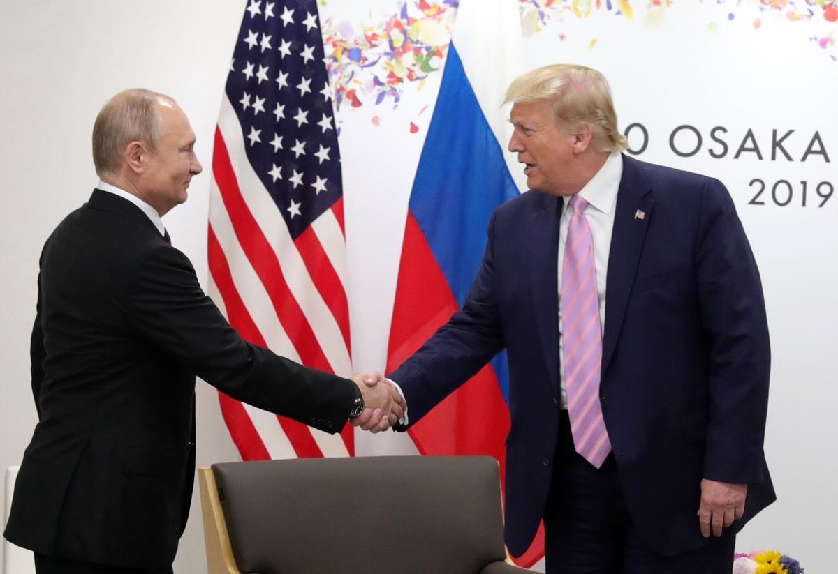 Foto de archivo del presidente ruso, Vladimir Putin (i), y el presidente de Estados Unidos, Donald Trump (d). EFE/ Michael Klimentyev/sputnik/kremlin Pool. NO VENTAS ZONA EPA