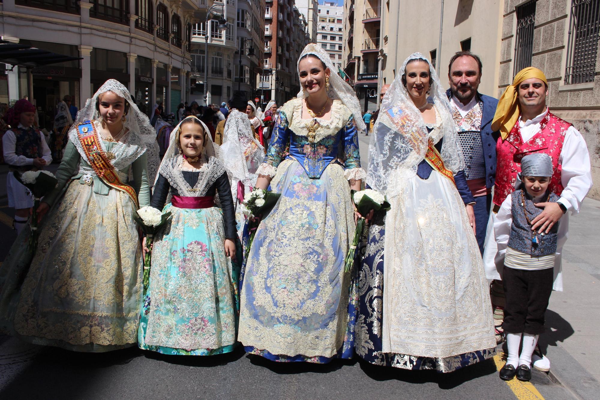 El desfile de falleras mayores en la Ofrenda a San Vicente Ferrer