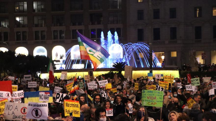 Prop de 3.500 persones protesten a Barcelona en contra de l&#039;agressió a Ucraïna