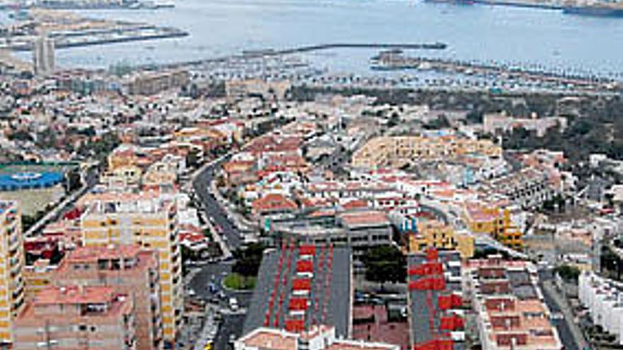 Vista aérea de Altavista, con el Muelle Deportivo al fondo.  YAIZA SOCORRO