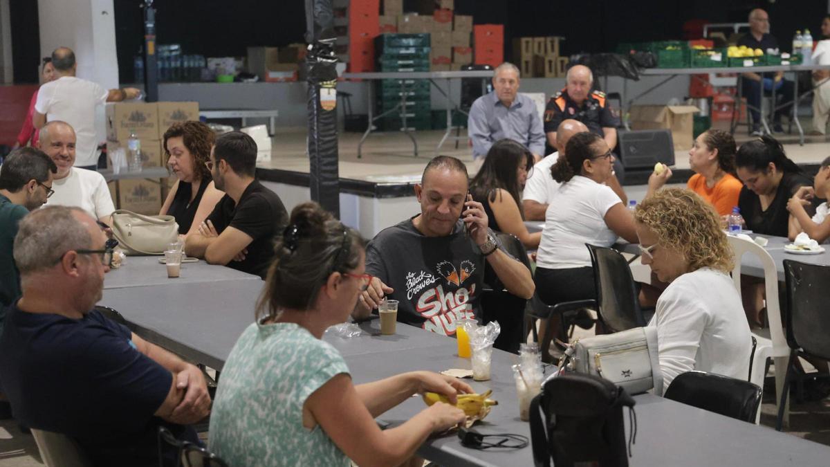 Los vecinos de Alfondeguilla evacuados por el incendio de la Vall d'Uixó continúan alojados en Moncofa