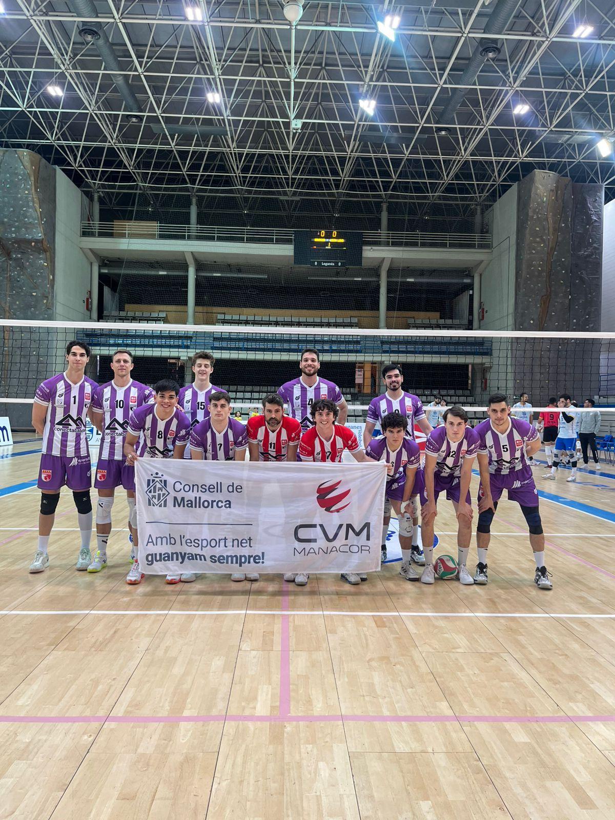 El ConectaBalear Manacor posa antes del partido en Leganés.