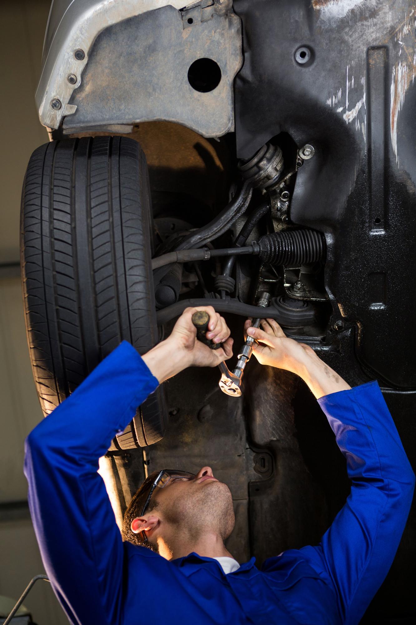 Los mecánicos que trabajan en los talleres autorizados cuentan con formación para ofrecer un servicio especializado.