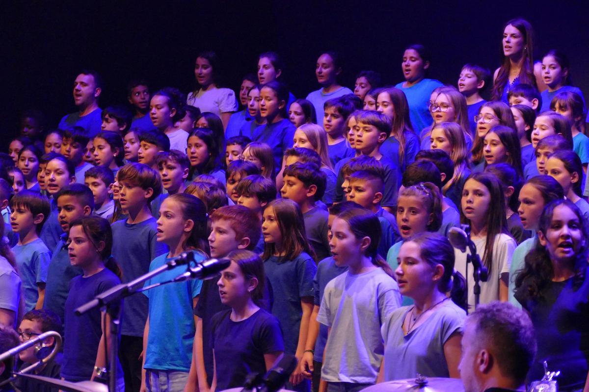 EN IMATGES | "L'últim rellotge" del Cantània arriba al Teatre El Jardí de Figueres