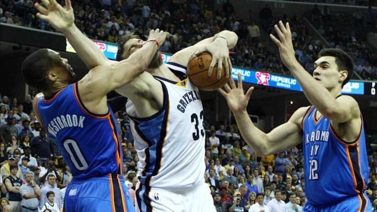 Marc Gasol y Russell Westbrook siempre viven duelos intensos...que a veces llegan más lejos