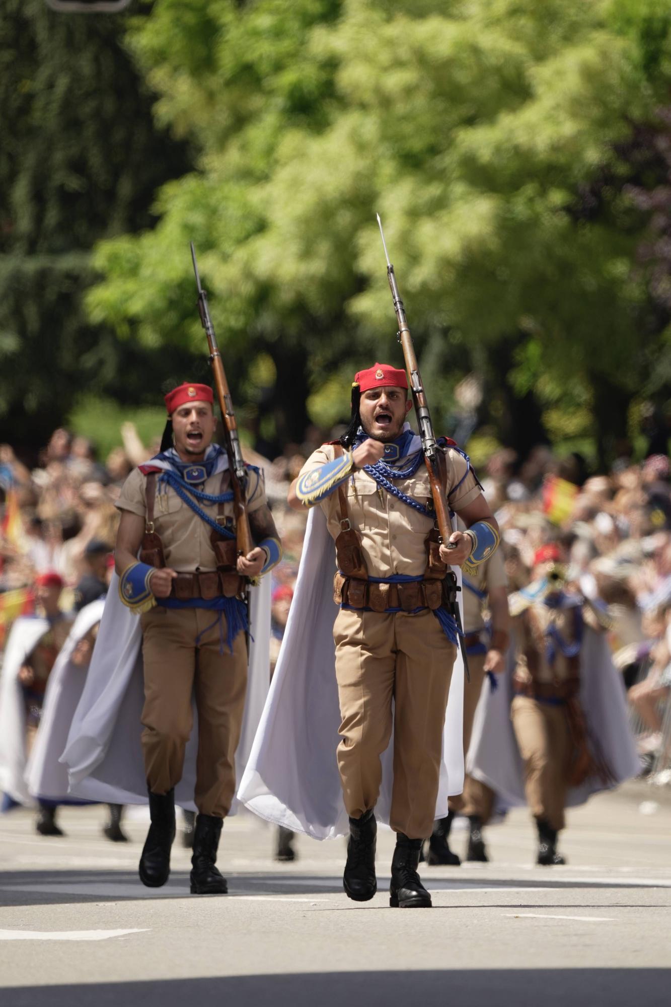 EN IMÁGENES: Así fue el multitudinario desfile en Oviedo por el Día de las Fuerzas Armadas