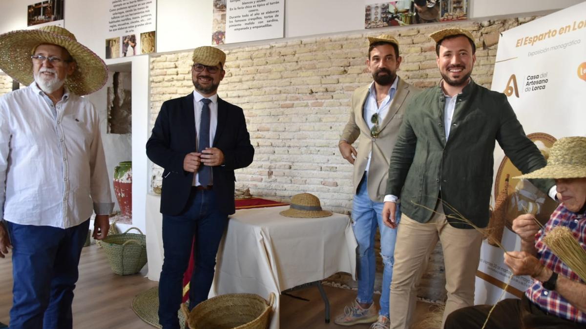 Francisco Salas, Diego José Mateos, Pedro del Val, Francisco Morales y Juan Baustista ‘El espartero’, durante la inauguración de la exposición.