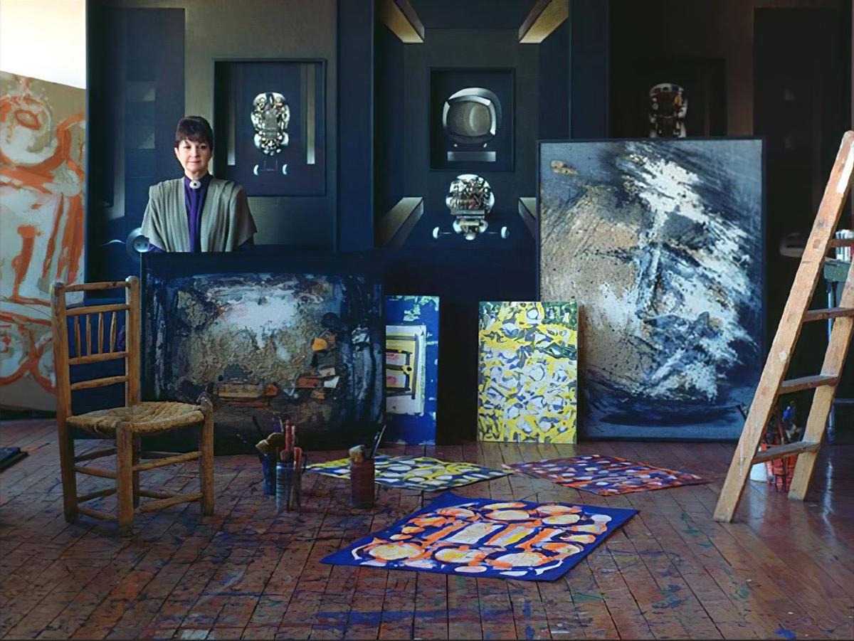 Juana Francés, en su estudio