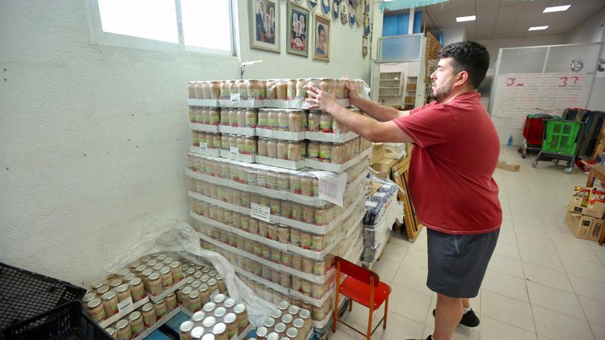 Tres meses para conseguir el certificado municipal que da acceso a alimentos a familias pobres de Alicante